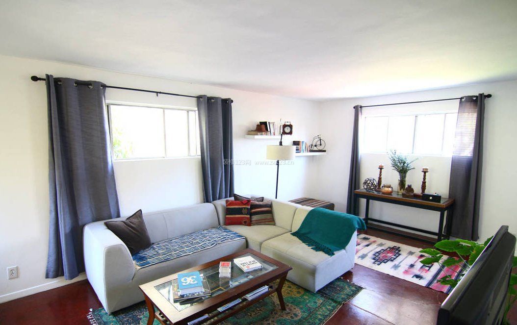 小户型家装客厅纯色窗帘装修效果图片