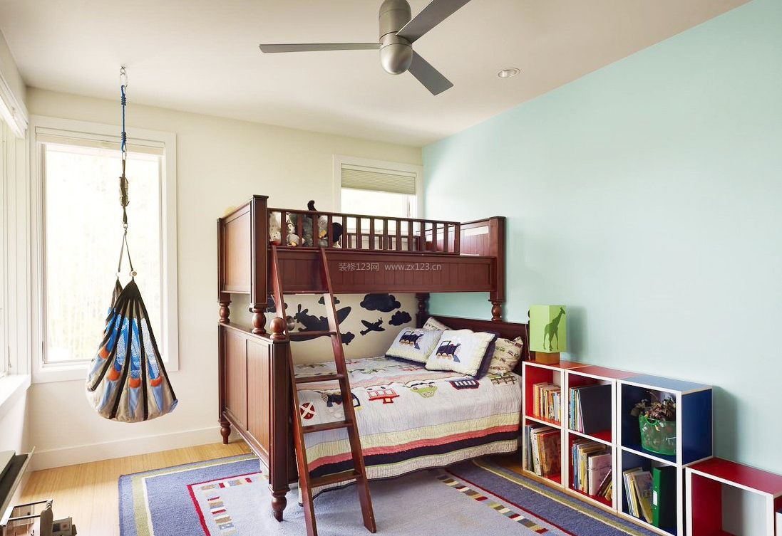 10平米儿童卧室实木高低床图片