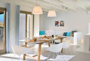 房子地中海风格 餐桌椅子装修效果图片