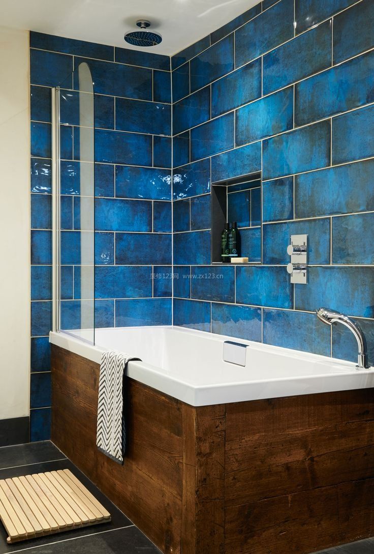 蓝色卫生间瓷砖颜色装修效果图片大全2023