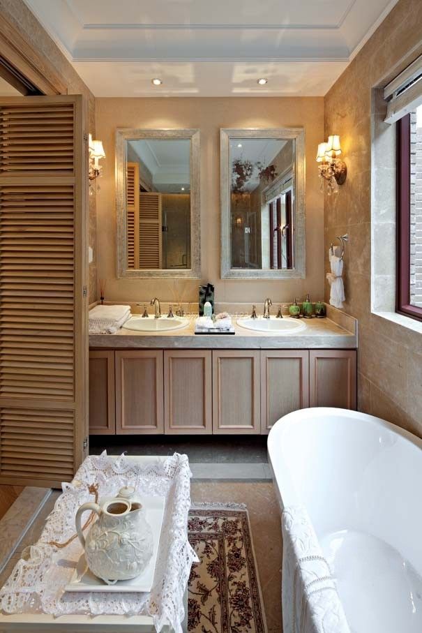 欧式田园风格家装卫生间白色浴缸装修效果图片