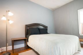 现代简约卧室纯色壁纸装修效果图片