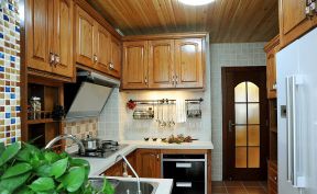 美式乡村厨房门 木质门装修效果图片