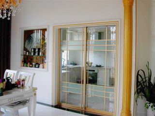 美式乡村厨房玻璃门装修效果图片