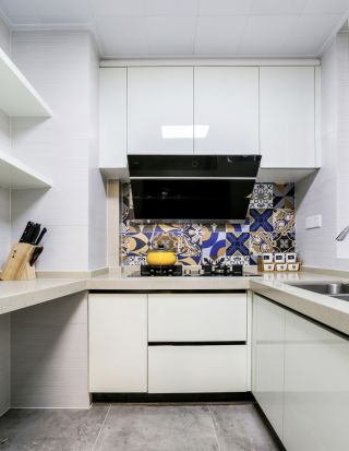l型厨房墙面瓷砖装修效果图片