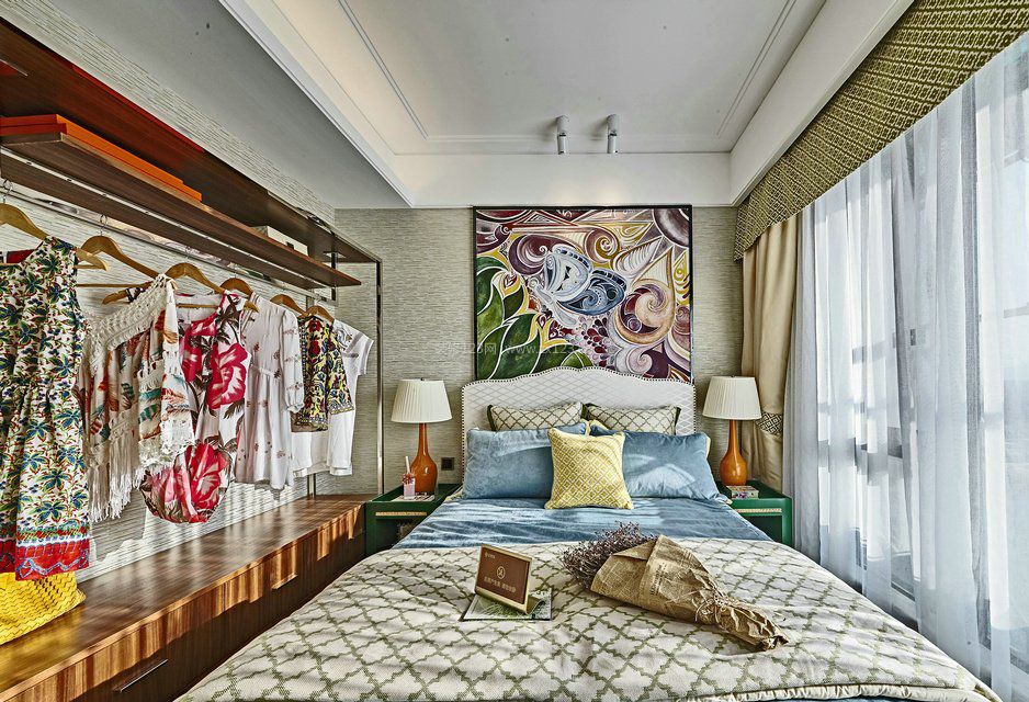 70平方房子设计卧室床头背景墙装修效果图
