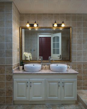 美式乡村风格家庭卫生间洗脸池装修效果图片