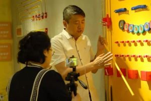 鐵人裝飾