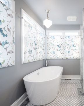 卫生间装修设计图 白色浴缸装修效果图片