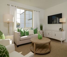 现代美式客厅白色窗帘装修效果图片