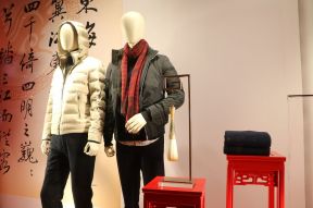 中式男服装店橱窗陈列装修效果图片 