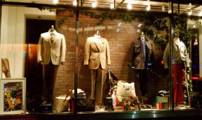 男服装店橱窗陈列背景墙效果图片 