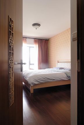 中式风格卧室橡木地板装修效果图片
