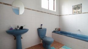 6平米卫生间瓷砖图片 小户型浴缸
