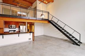 复式单身公寓小空间阁楼楼梯设计 