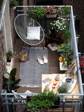 高层阳台花园装修效果图 2020阳台休闲椅
