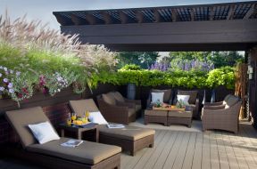 高层阳台花园装修效果图 2020休闲藤椅图片