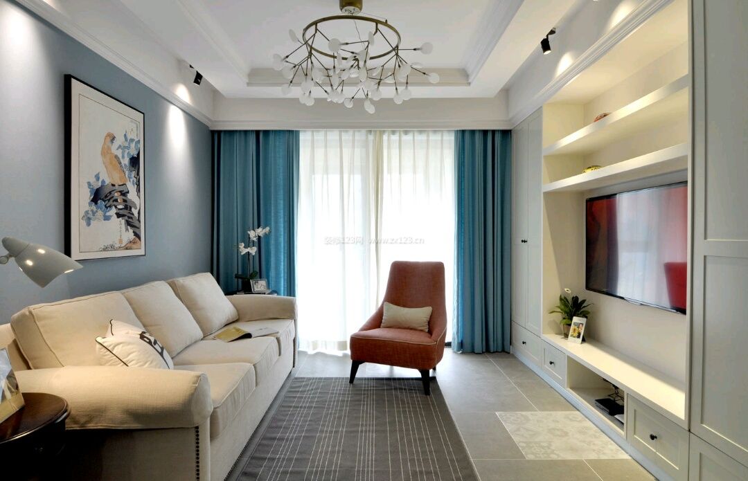 简单美式客厅装修效果图 蓝色窗帘装修效果图片