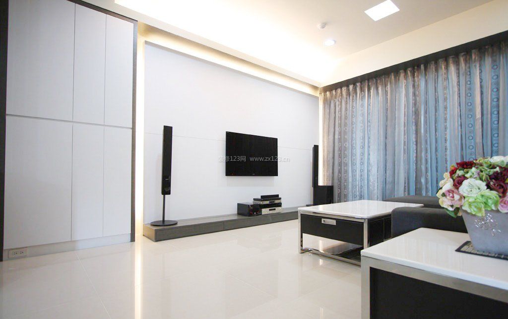2017现代简约室内装修风格黑白电视背景墙图片