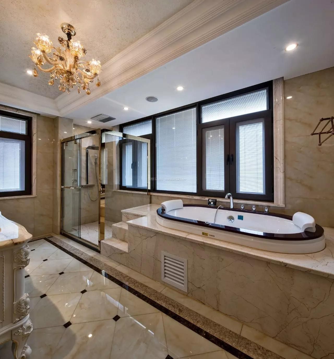 豪华别墅卫生间台阶浴缸装修效果图片
