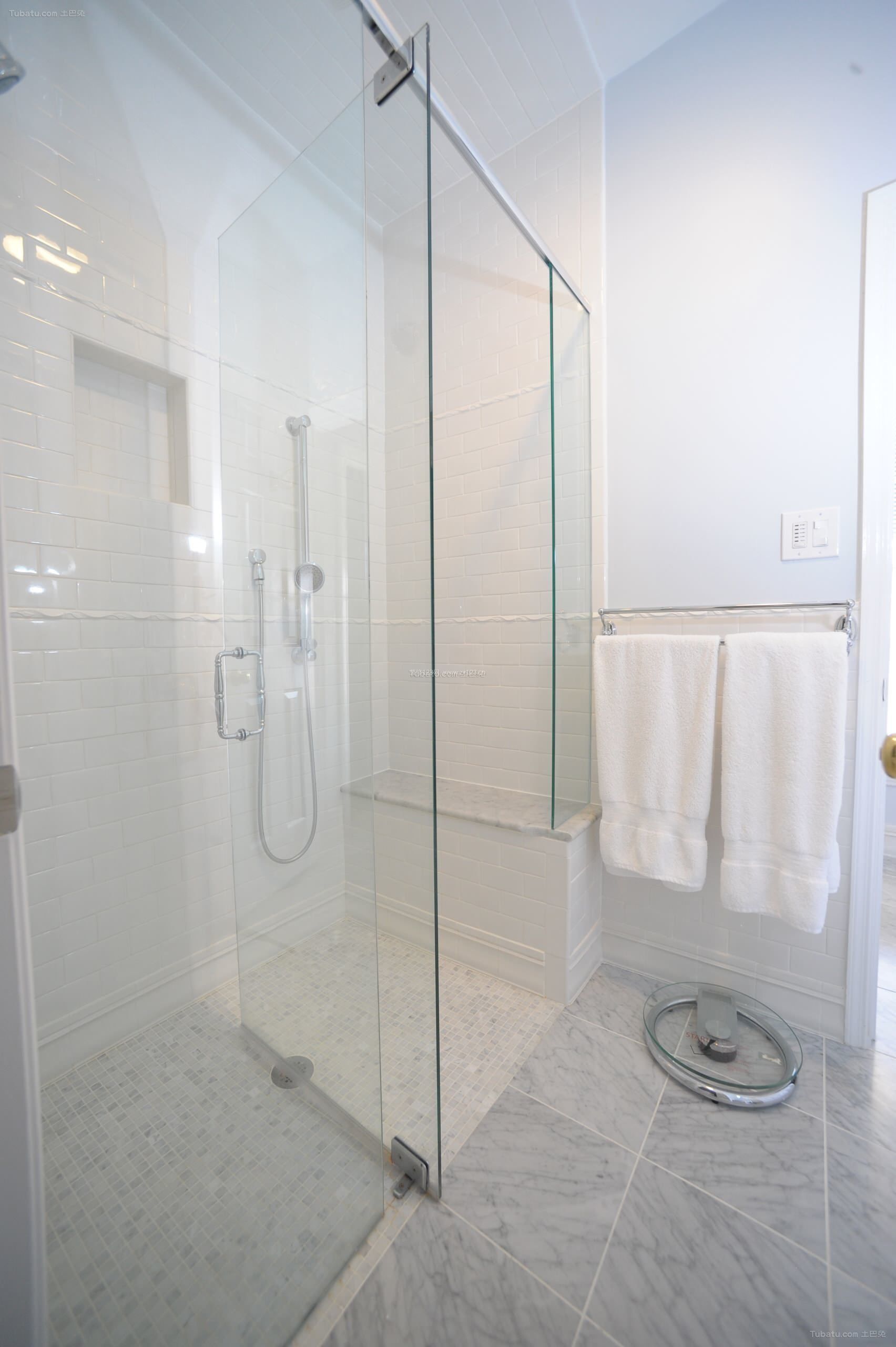 卫生间淋浴房玻璃隔断图片