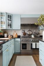 家庭小厨房橱柜颜色设计效果图图片