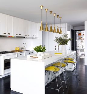 开放式厨房装修风格 白色现代简约装修