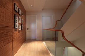 2023现代别墅室内楼梯间照片墙设计图片
