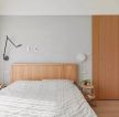 80平米小户型卧室门简单装修效果图