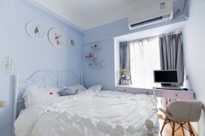 女生房间蓝色壁纸设计实景图