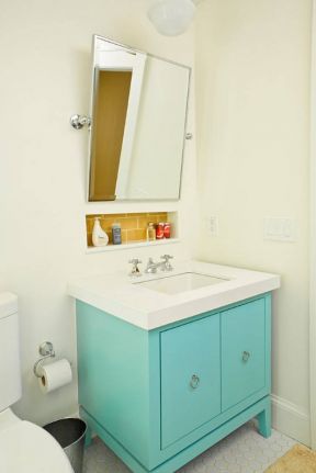 超小浴室实木柜子装修图片