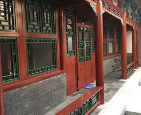 北京四合院别墅走廊门柱装修图片