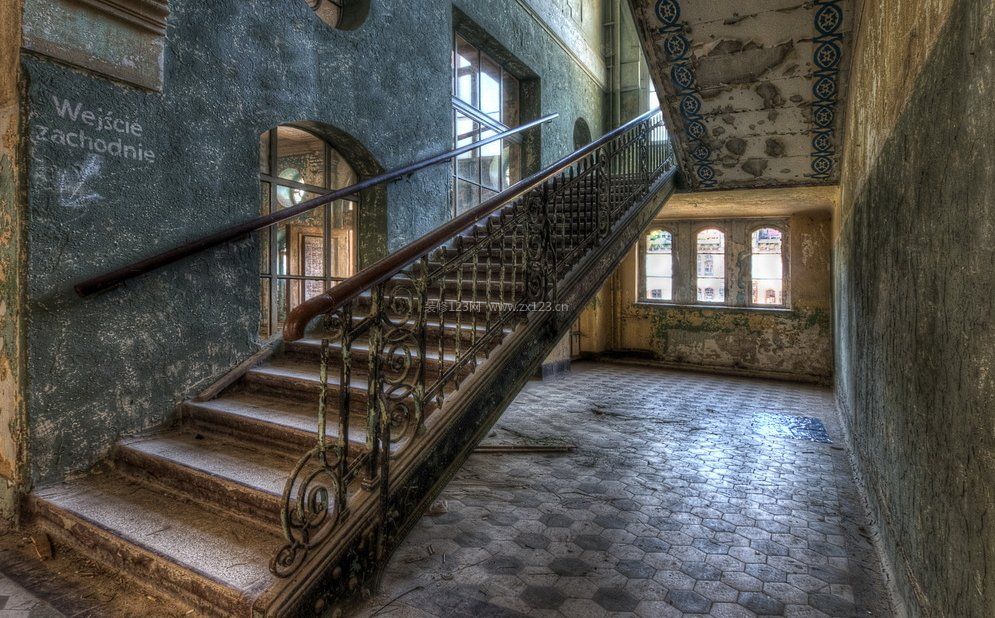 古堡别墅旋转楼梯平面图大全