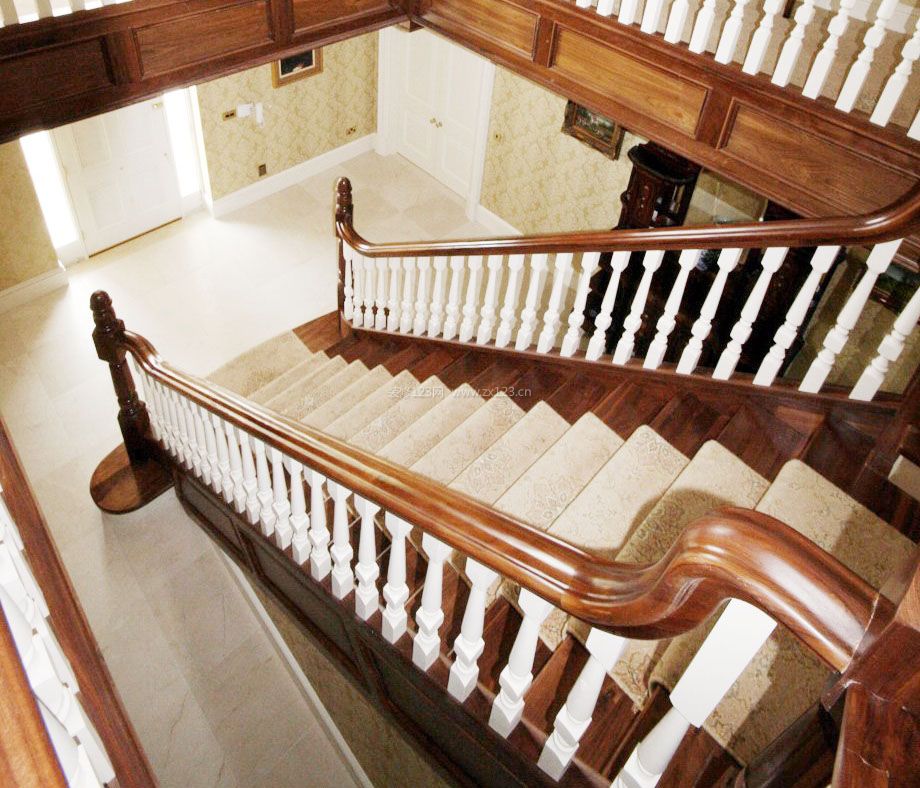 古典欧式风格实木楼梯图片