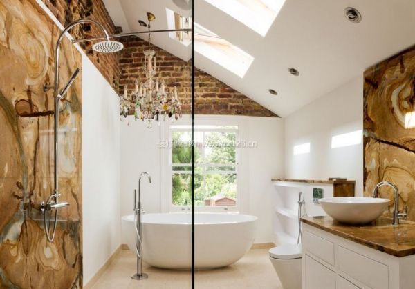 斜顶阁楼卫生间浴缸图片