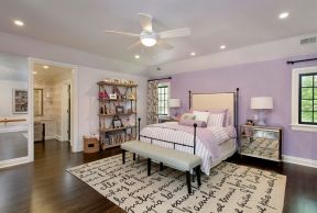 浅紫色房间设计
