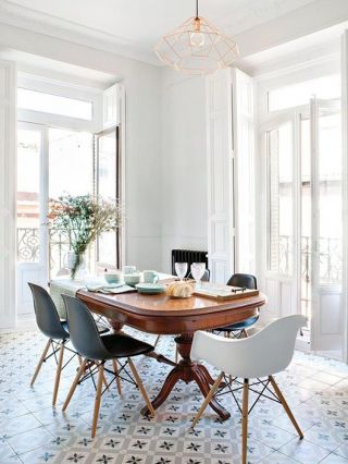 现代简约室内餐厅餐桌椅图片