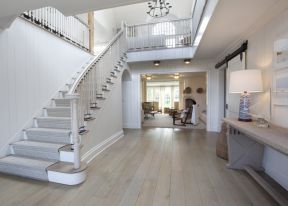 美式简约别墅楼梯扶手设计