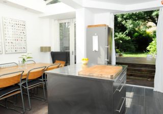 小别墅厨房橱柜不锈钢台面效果图片