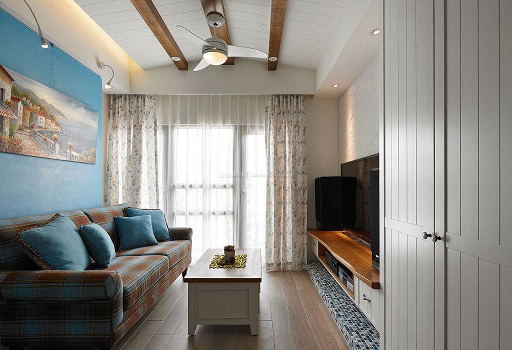 美式地中海混搭风格家里客厅吊顶设计效果图片
