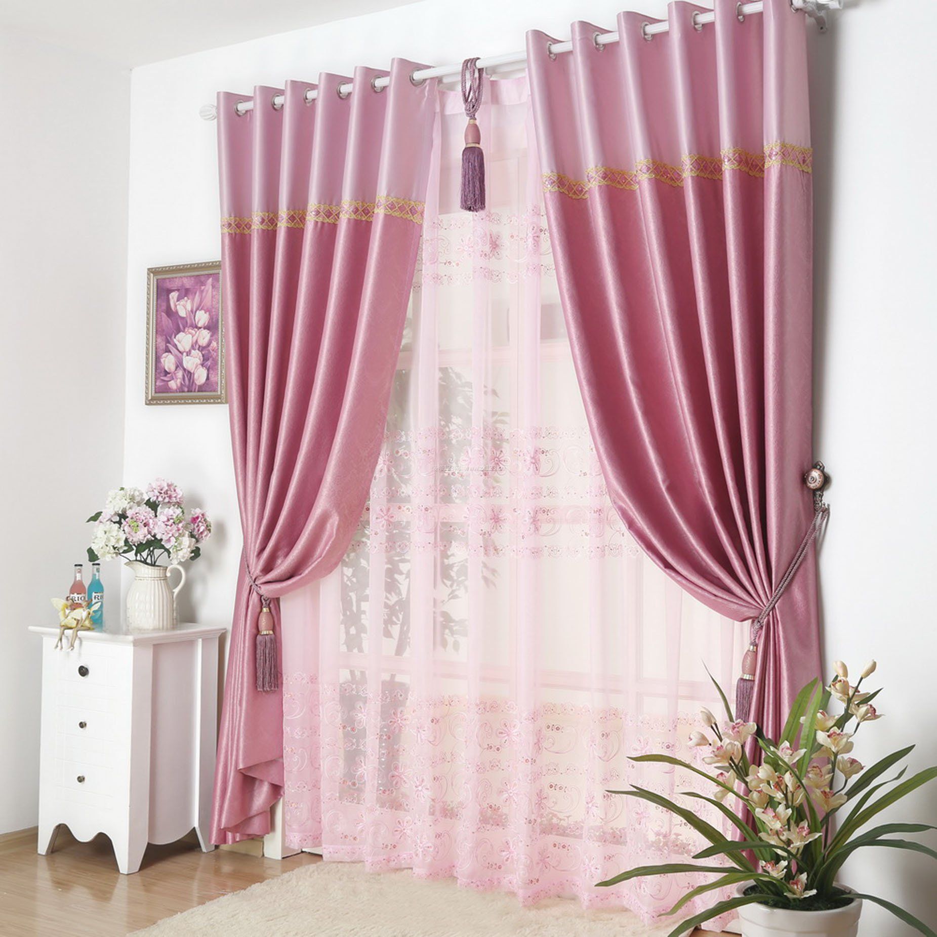 2017客厅粉色淑女型窗帘设计图片