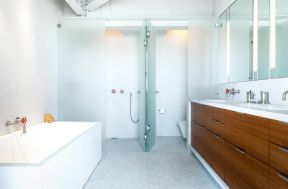2023单身汉公寓卫生间浴缸装修图片