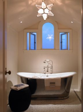 2023家装白色浴室铸铁浴缸图片