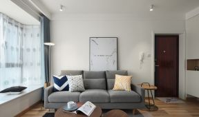 现代小户型客厅布艺三人沙发装修图片