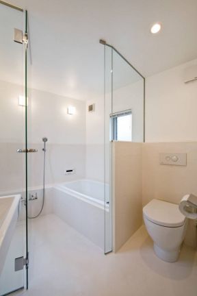 2023小户型浴室玻璃门简单装修效果图