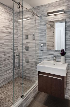 2023小户型浴室玻璃门隔断设计装修效果图