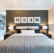 2023黑白灰现代卧室床头装饰画设计效果图片
