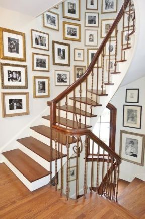 2023楼梯间家庭照片墙效果图大全