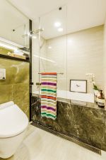 2023东南亚卫生间浴缸瓷砖装修效果图