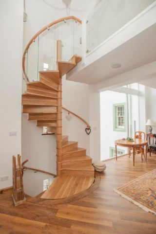 2023现代木制室内阁楼楼梯效果图